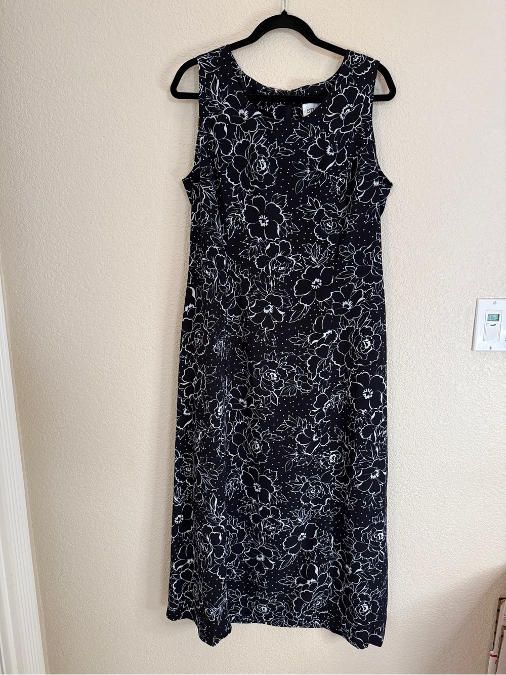 Studio I Sleeveless Black Floral Dress Size 14
